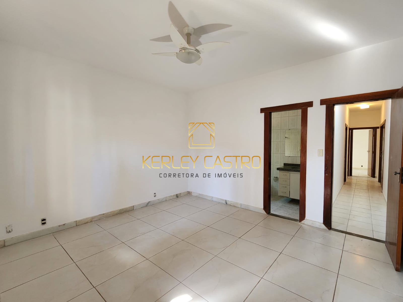 VENDO ÓTIMA CASA DE 04 QUARTOS NO SANTA RITA 